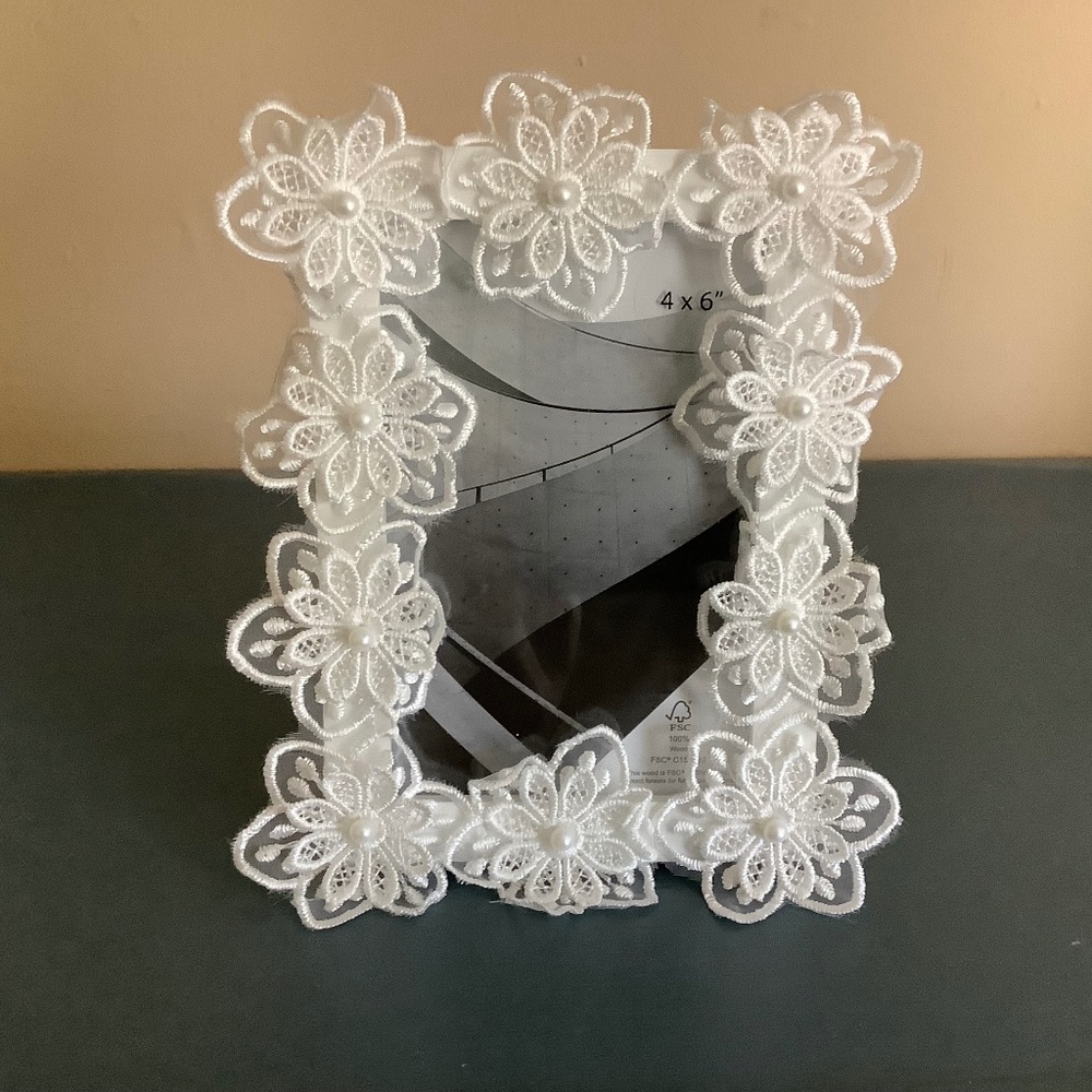 4” x 6” white vintage looking lace flower picture frame